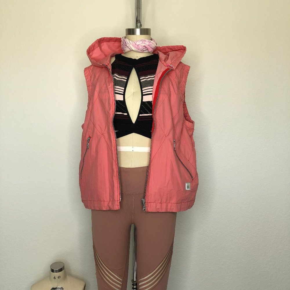 Marithe Francois Girbaud Athleisure Quilted Vest - Picture 5 of 9